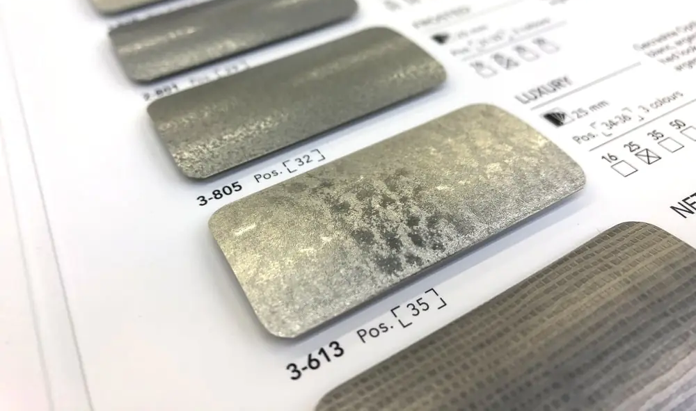 Muster verschiedener Lamellen-Varianten für Jalousien.